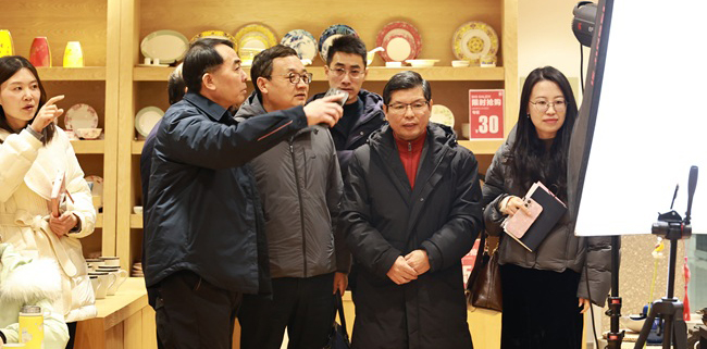 南京財(cái)經(jīng)大學(xué)紅山學(xué)院領(lǐng)導(dǎo)一行到江蘇高淳陶瓷股份有限公司開展校企合作交流活動(dòng)